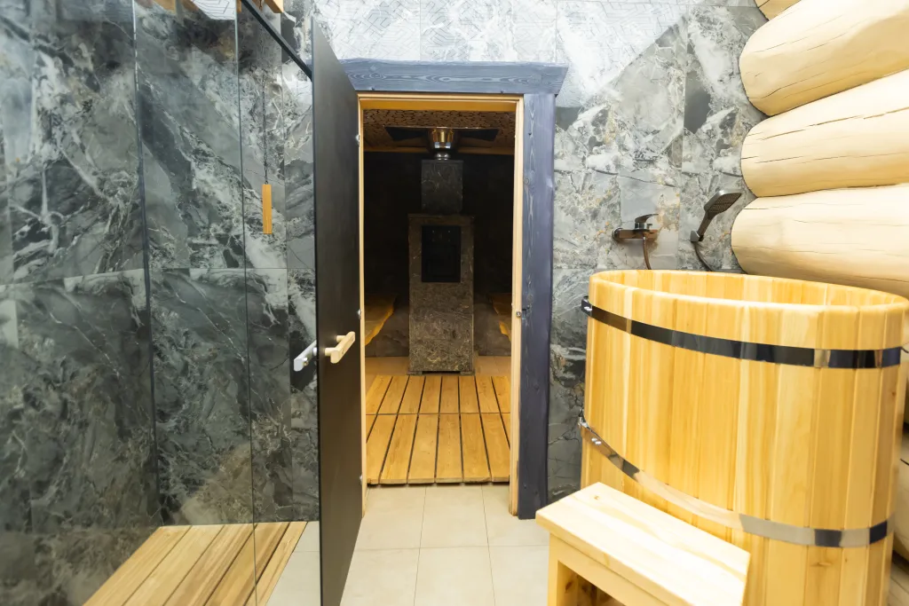 Отдельно стоящая баня-сруб