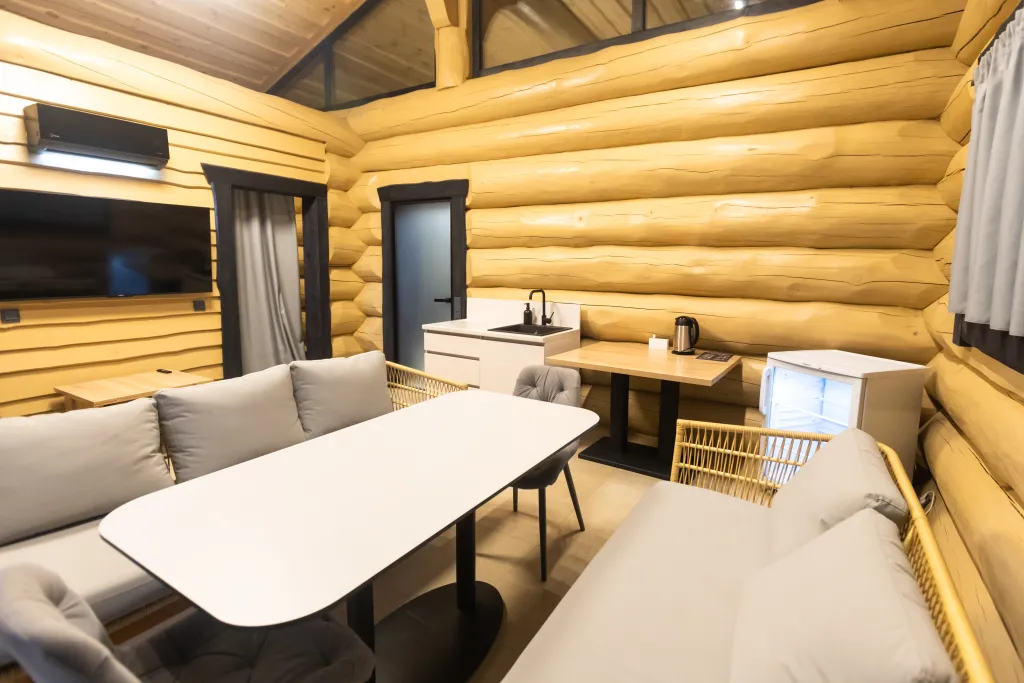 Отдельно стоящая баня-сруб