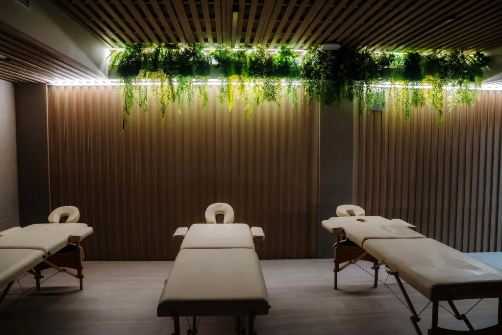 Сходить в спа на массаж